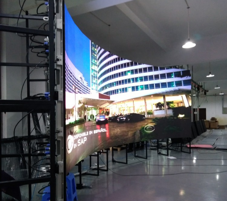 AeroV Customized P2.72 Curved LED Screen for TV Studio